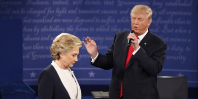 Utroper Clinton til vinner: - Hun slipper nærmest å framføre sitt eget budskap